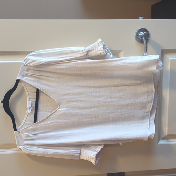 NWOT Cream V neck blouse Size M - Picture 2 of 5